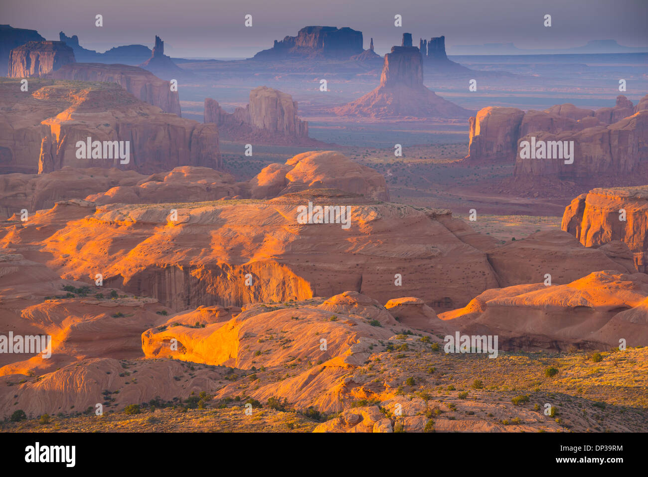 Vista da caccia Mesa, Monument Valley Tribal Park, Arizona, Utah riserva Navajo, Tramonto Foto Stock