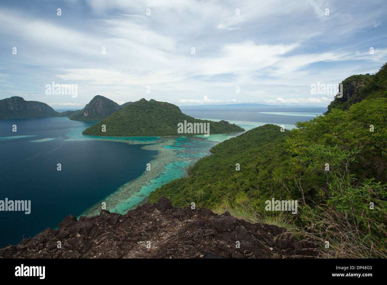 Vista dal punto di vista di un gruppo di isole su un isola Foto Stock
