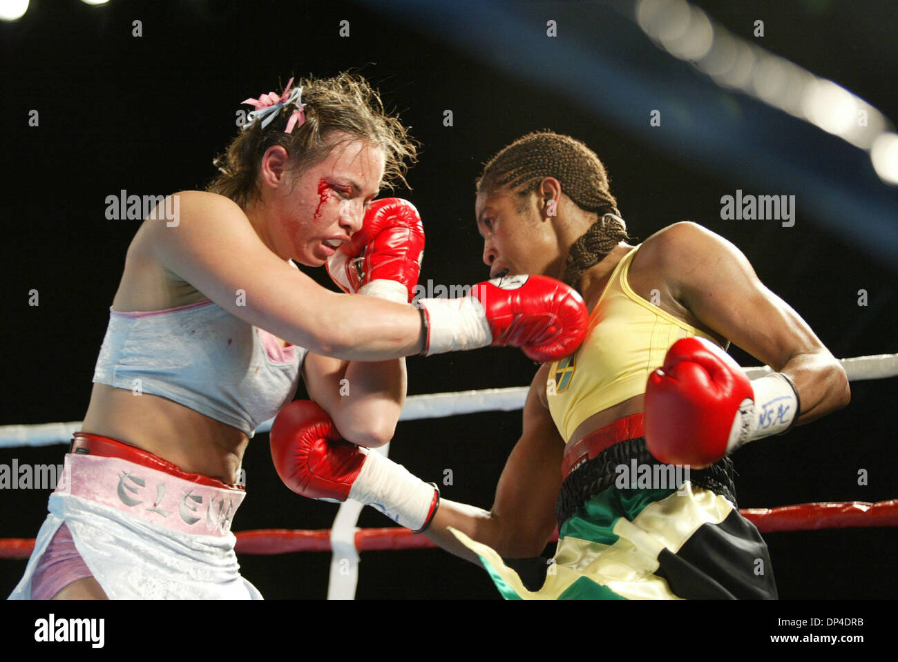 Aug 07, 2006; Phoenix, AZ, Stati Uniti d'America; Arizona accusato sniper Dale Hausner, un ex scrittore di inscatolamento e fotografo, stupito molti nel pugilato business, specialmente pro boxer ELAINA REID (nella foto a sinistra). Reid, un ex residente di Phoenix è stato intervistato, fotografato e befriended da Hausner. Hausner è in custodia in connessione con un anno di ripresa lungo spree che ha provocato la morte di sei e mi Foto Stock