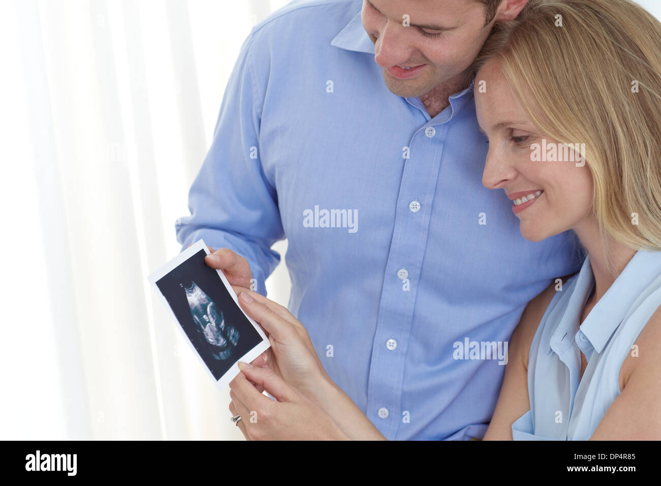 Coppia in cerca di baby scan Foto Stock