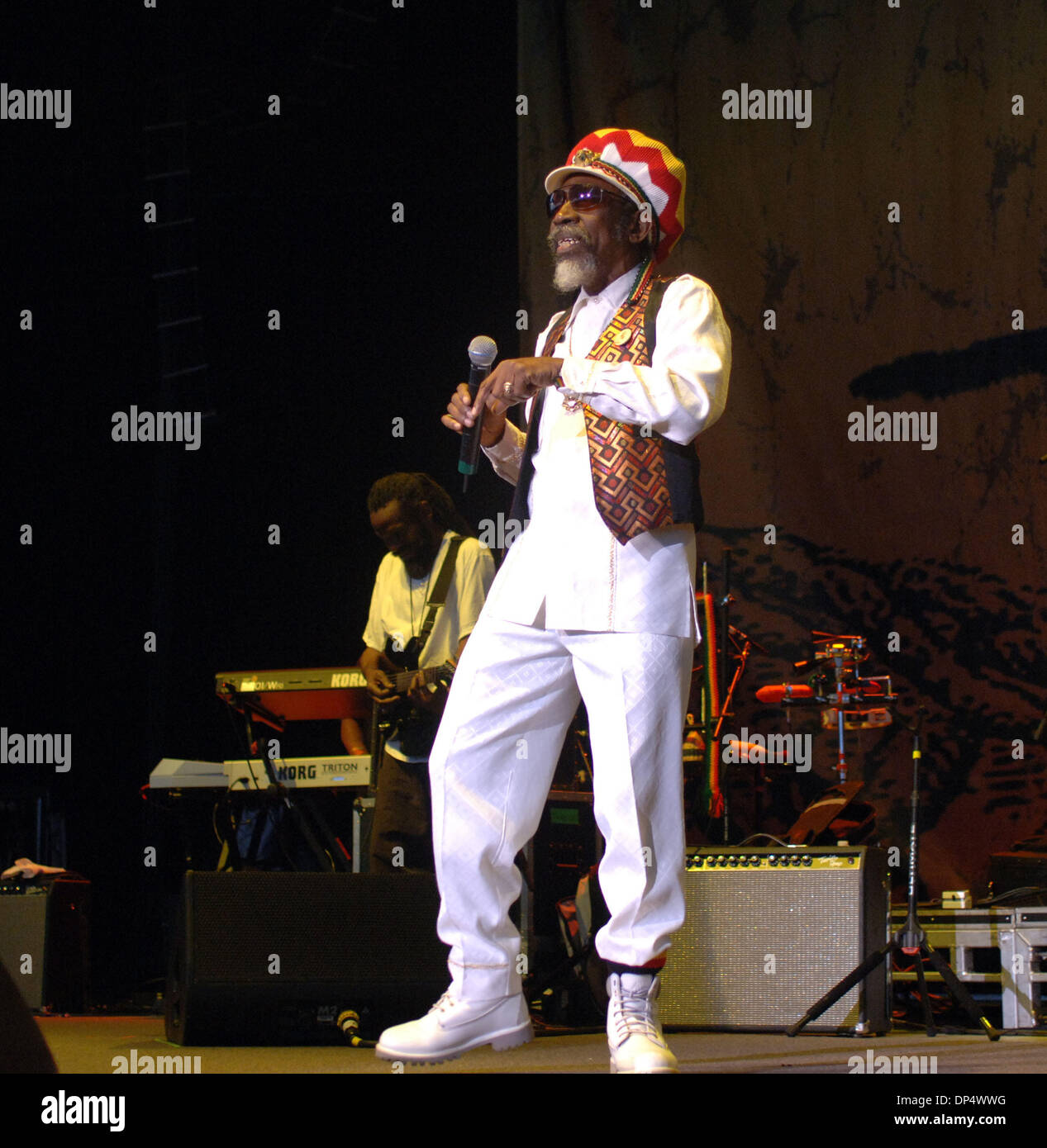 Agosto 26, 2006; Portsmouth, Virginia, Stati Uniti d'America; Bob Marley radici Reggage Rock Festival porta tre- tempo vincitore di Grammy e leggenda reggae Bunny Wailer alla Netelos Pavillion a Portsmouth, Virginia. Credito: Foto di Jeff Moore/ZUMA premere. (©) Copyright 2006 by Jeff Moore Foto Stock