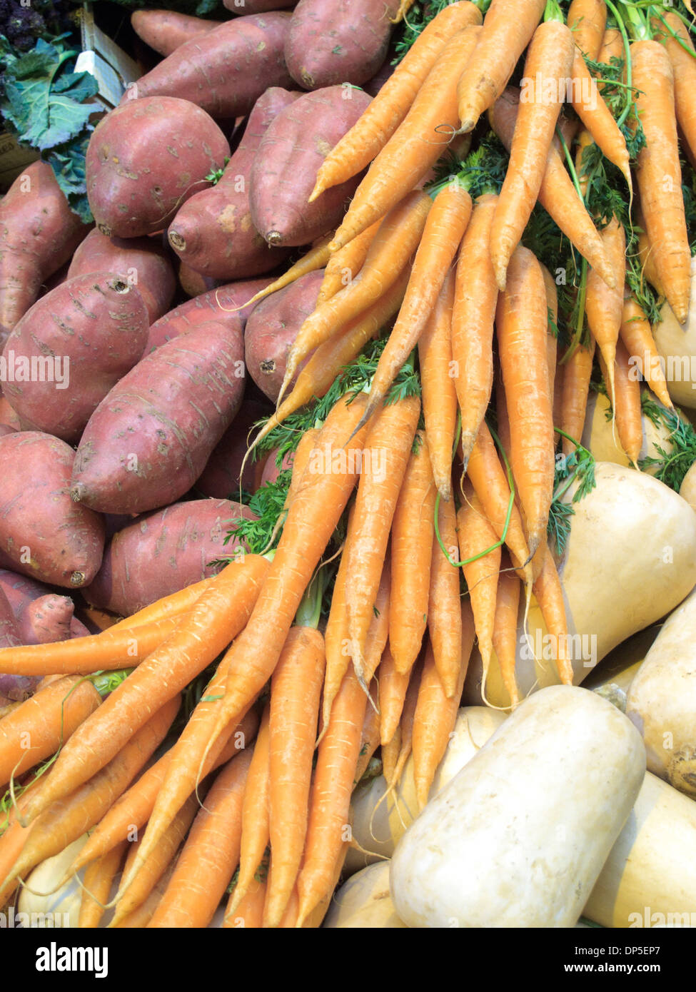 Le bancarelle del mercato di Borough Market Southwark Londra Inghilterra Foto Stock