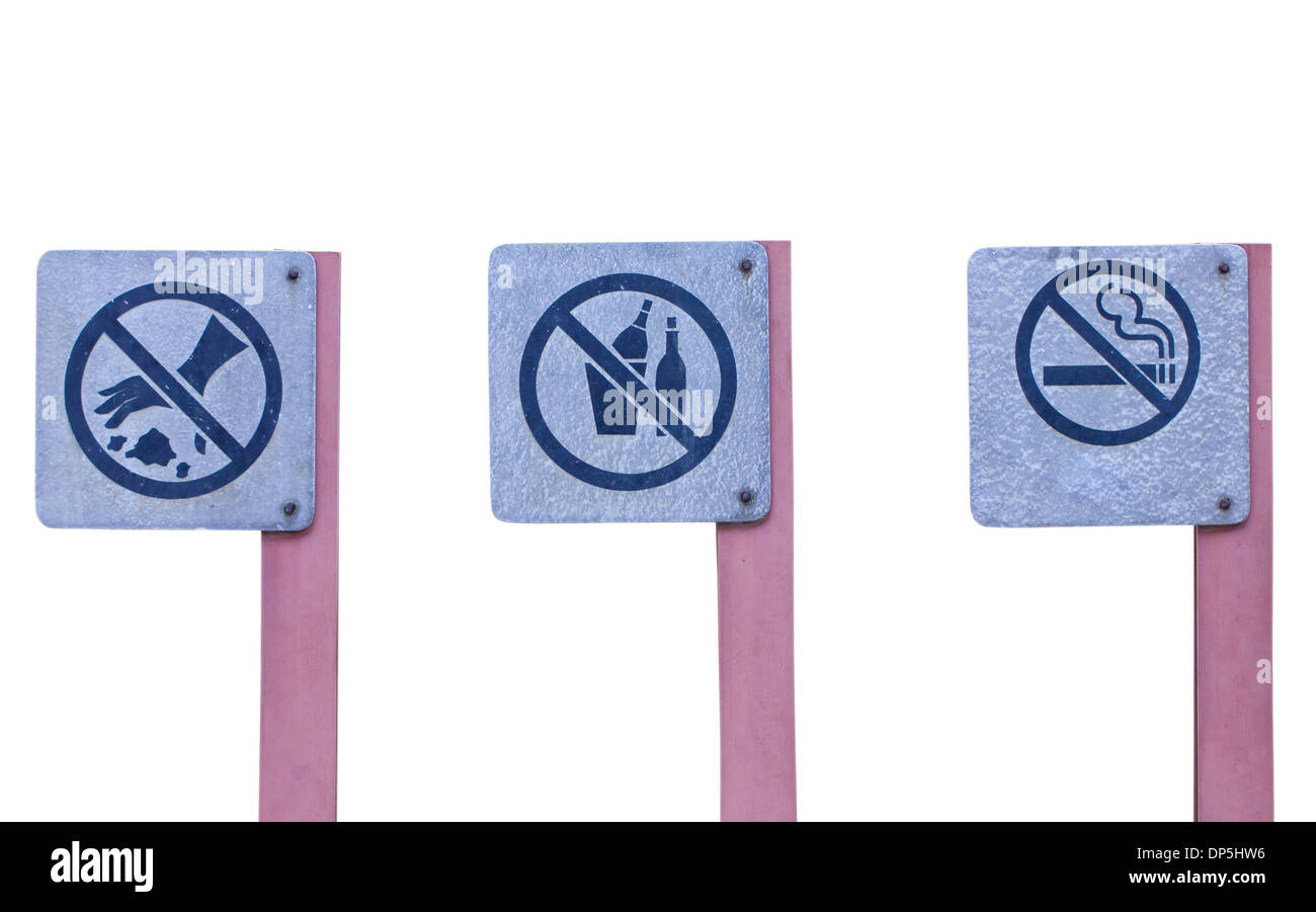 Nessun segno di littering, nessun segno di alcool e non fumatori segno nel parco pubblico. Foto Stock