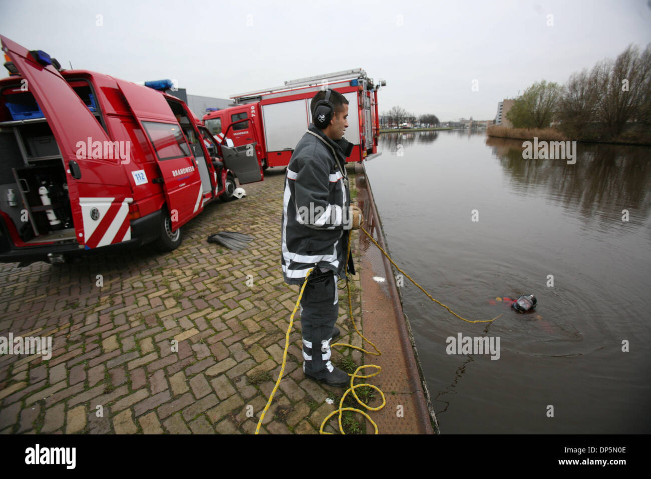 Subacqueo a lavorare nei Paesi Bassi Foto Stock