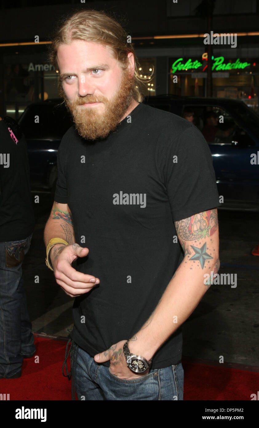 Sep 21, 2006; Hollywood, CA, Stati Uniti d'America; attore e una delle stelle del film RYAN DUNN arriva presso il Jackass numero due premiere. Credito: Foto di Marianna giorno Massey/ZUMA premere. (©) Copyright 2006 by Marianna giorno Massey Foto Stock