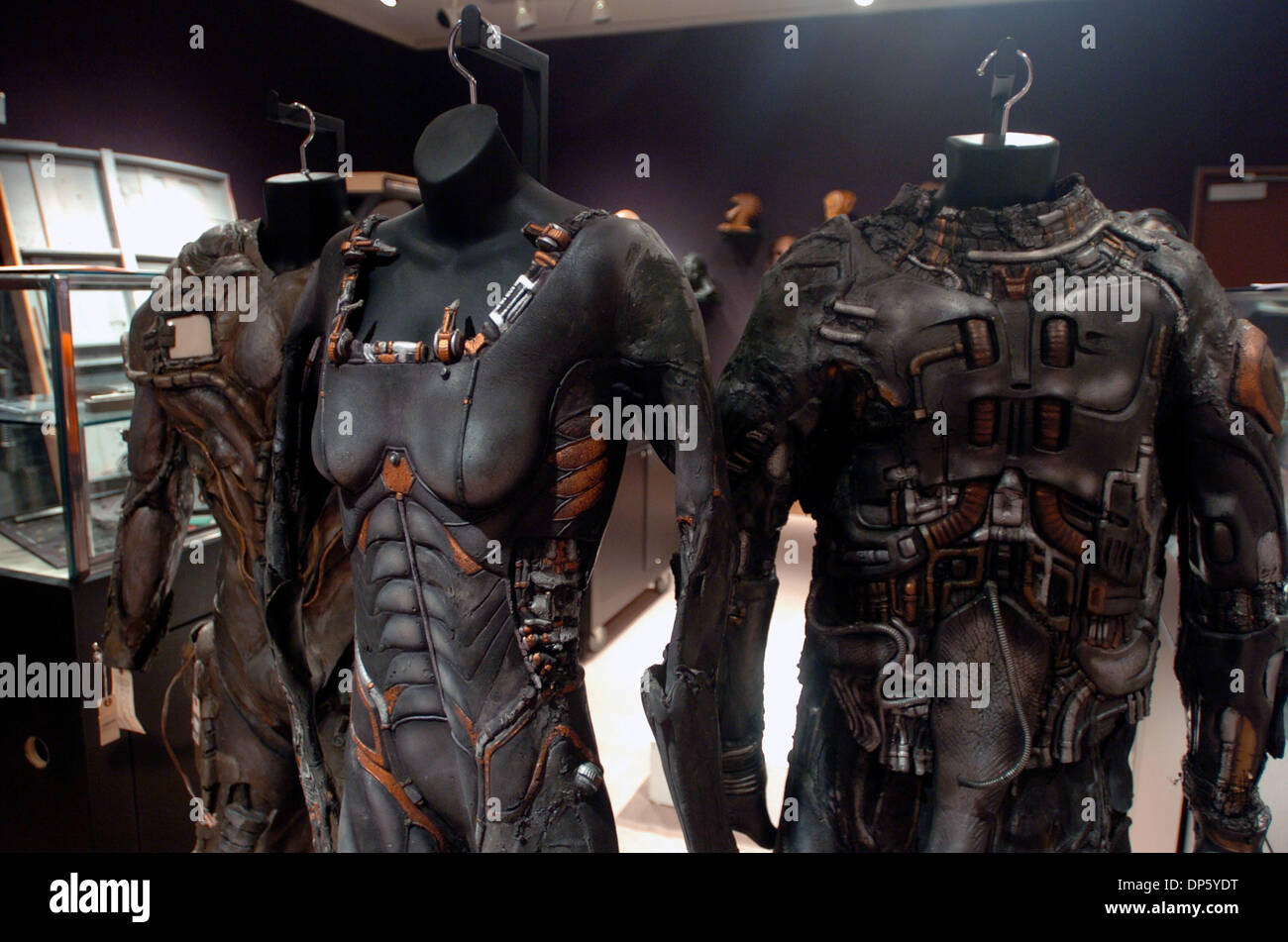 Set 29, 2006; Manhattan, NY, STATI UNITI D'AMERICA; in celebrazione del quarantesimo anniversario di Star Trek Christie's terrà un asta ufficiale di Star Trek di elementi da archivi di CBS Paramount studi televisivi. Gli elementi includono il materiale da tutte le Star Trek serie televisive e film, tra cui costumi, puntelli, set di fasciature, modelli di Starship Enterprise e varie nave aliena Foto Stock