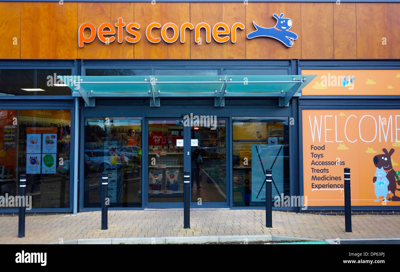 Animali domestici Corner store in Warminster, UK. Foto Stock