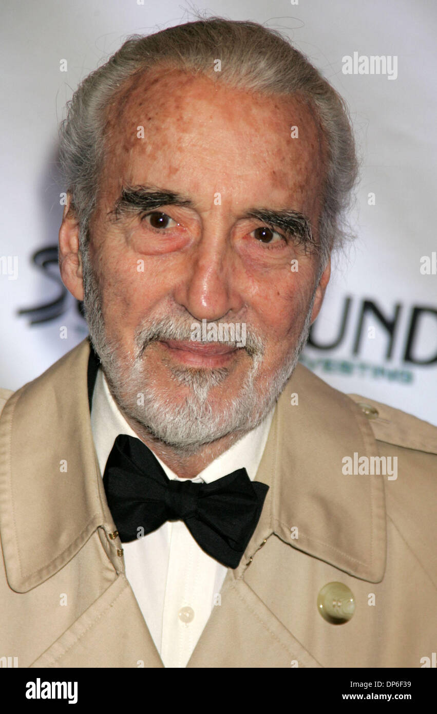 Oct 14, 2006; New York, NY, STATI UNITI D'AMERICA; attore CHRISTOPHER LEE presso gli arrivi per il 2006 donne del mondo Awards tenutosi presso la sala da ballo Hammerstein. Credito: Foto di Nancy Kaszerman/ZUMA premere. (©) Copyright 2006 by Nancy Kaszerman Foto Stock