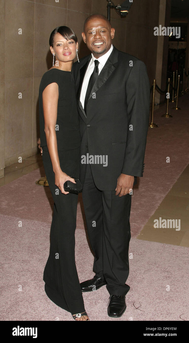 Oct 28, 2006; Los Angeles, CA, Stati Uniti d'America; attore Forest Whitaker e moglie al XVII Giostra della speranza palla a beneficio del Barbara Davis Centro per l'infanzia diabete, svoltasi presso il Beverly Hilton Hotel. Credito: Foto di Paul Fenton/ZUMA KPA.. (©) Copyright 2006 by Paolo Fenton Foto Stock