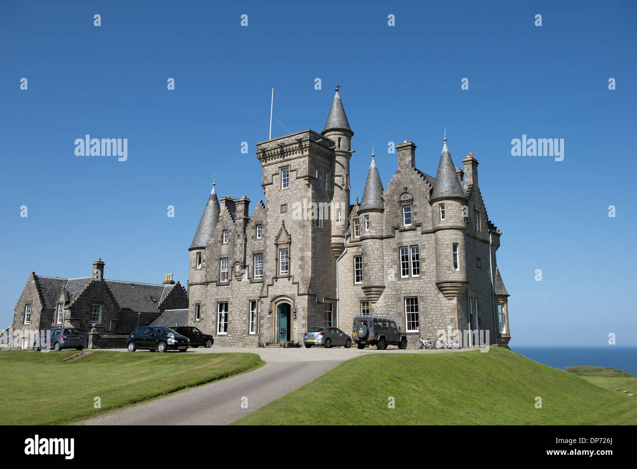 Vista del XIX secolo country house vicino alla costa, Glengorm Castello Castello (son), Isle of Mull, Ebridi Interne, Scozia, Luglio Foto Stock