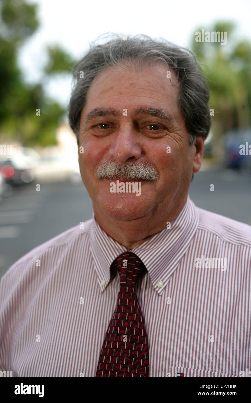 Nov 16, 2006; Boca Raton, FL, Stati Uniti d'America; Stanley Newman, Direttore Esecutivo della American Alleanza per le persone con disabilità. Credito: Foto di Brian Lehmann/Palm Beach post/ZUMA premere. (©) Copyright 2006 da Palm Beach post Foto Stock