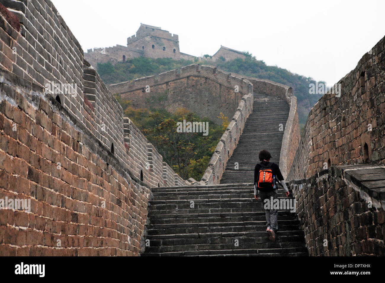 La Grande Muraglia della Cina nei pressi di Jinshanling, sul Jinshanling a Simatai a piedi. Foto Stock