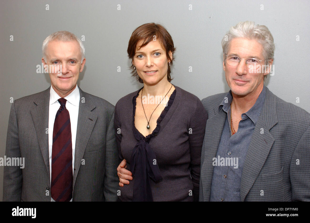 30 nov. 2006; Manhattan, NY, STATI UNITI D'AMERICA; Richard Gere, moglie CAREY LOWELL & BOB KERRY, Presidente della nuova scuola a Tishman Auditorium presso la nuova scuola a Manhattan per un evento speciale in cui entrambe le leggi carcere scritti per la ricerca sociale conferenza. Le letture sono state selezionate in collaborazione con la penna del centro America del carcere programma di scrittura di credito obbligatorio: Foto di Neil Foto Stock