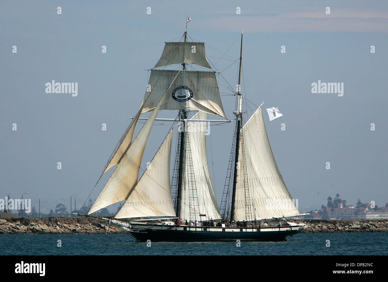 Oct 01, 2006 - San Diego, CA, Stati Uniti d'America - Il 'Sun' Salvador, Cabrillo nave ammiraglia, vele nel porto di San Diego durante una ri-enactement di Cabrillo's Landing presso la base navale di Point Loma Domenica. Foto Stock