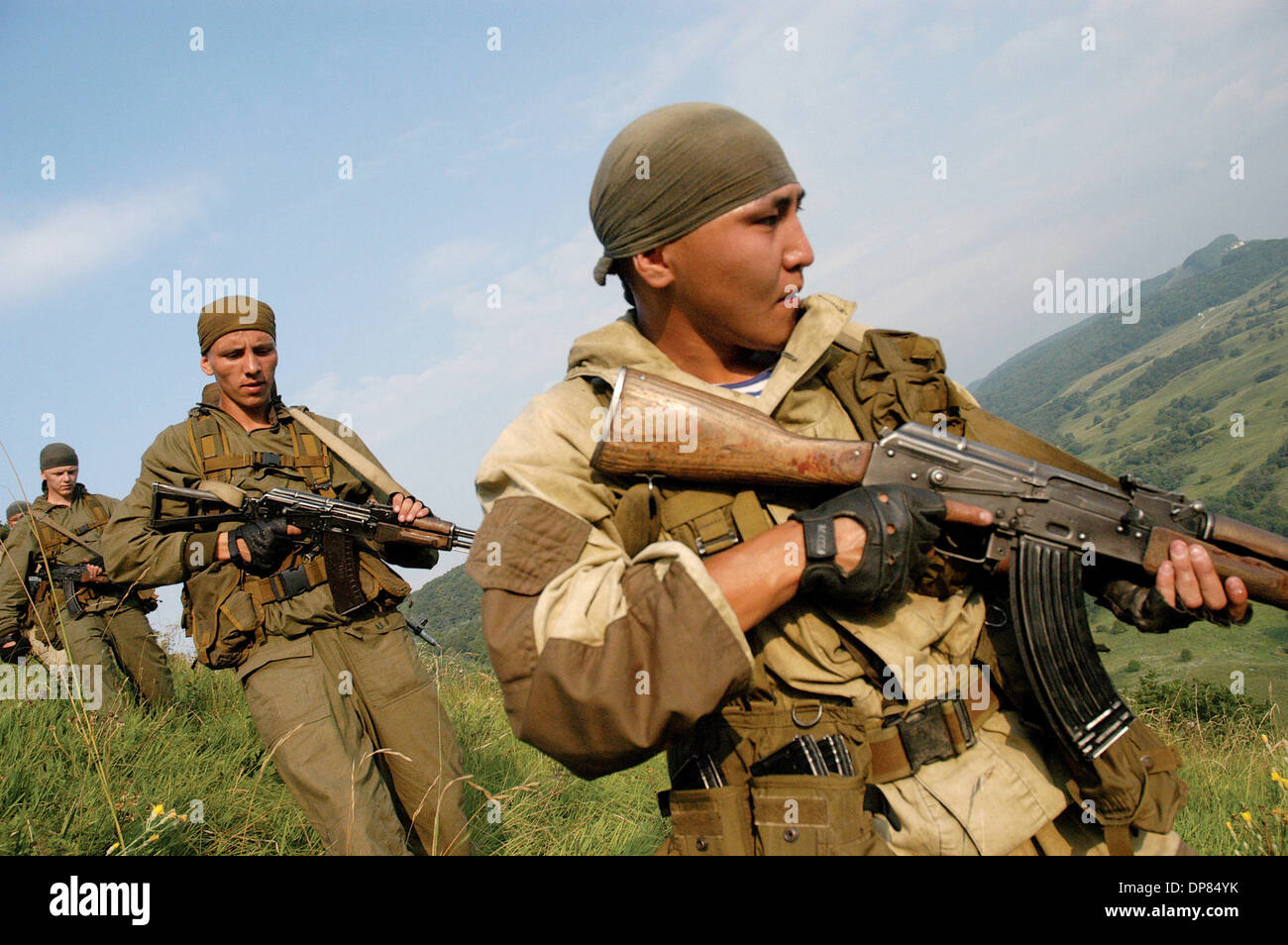 Esercito russo contro condizioni di montagna formazione nella regione di Krasnodar della Russia che è molto vicino al Caucaso del Nord (Cecenia, Georgia,Osetia,l'Abkhazia).(Immagine di credito: © PhotoXpress/ZUMA Premere) Restrizioni: Nord e Sud America diritti solo! Foto Stock