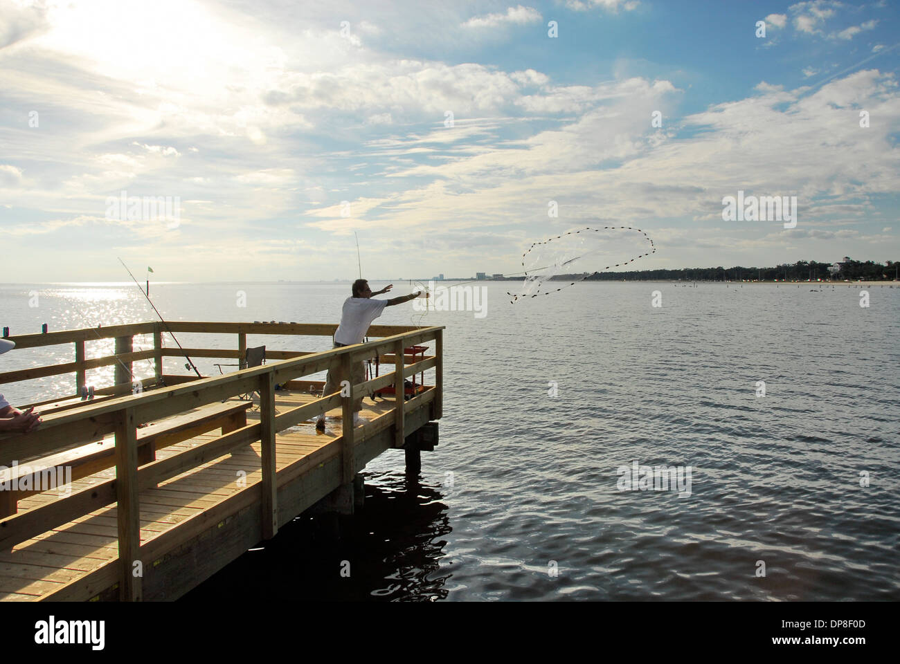 Pesca sul molo di Biloxi in Biloxi Mississippi Foto Stock