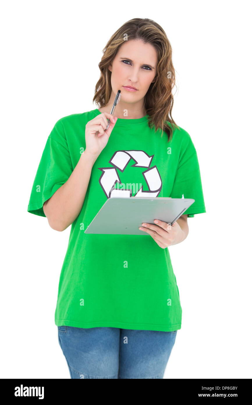 Riflessivo attivista ambientale azienda negli appunti Foto Stock