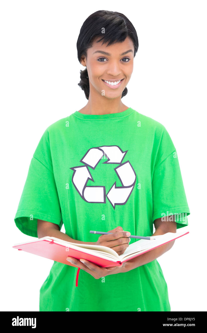Sorridente dai capelli neri ecologista controllare una pianificazione Foto Stock