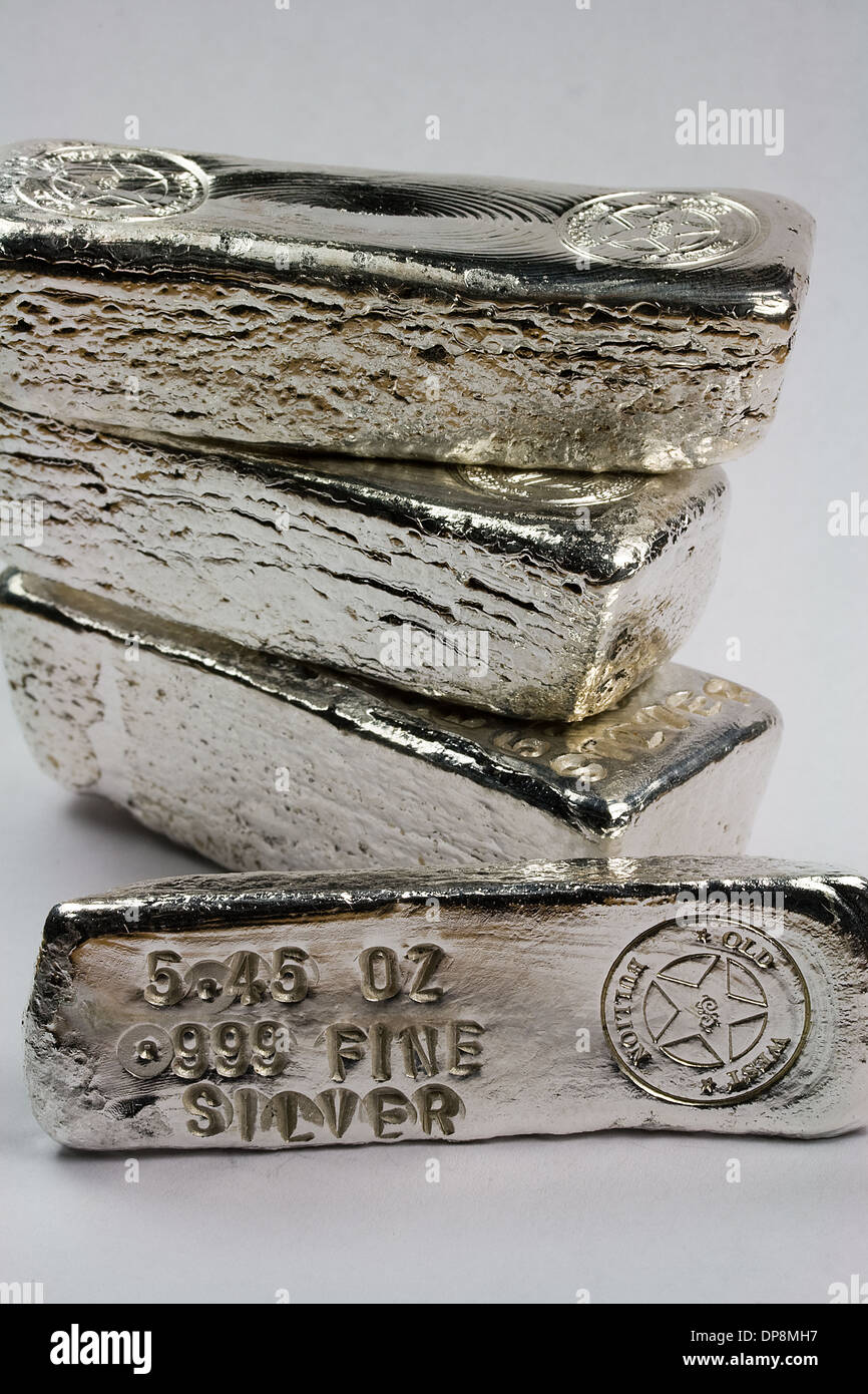 Stampigliato silver bullion bars - versata lingotti Foto Stock