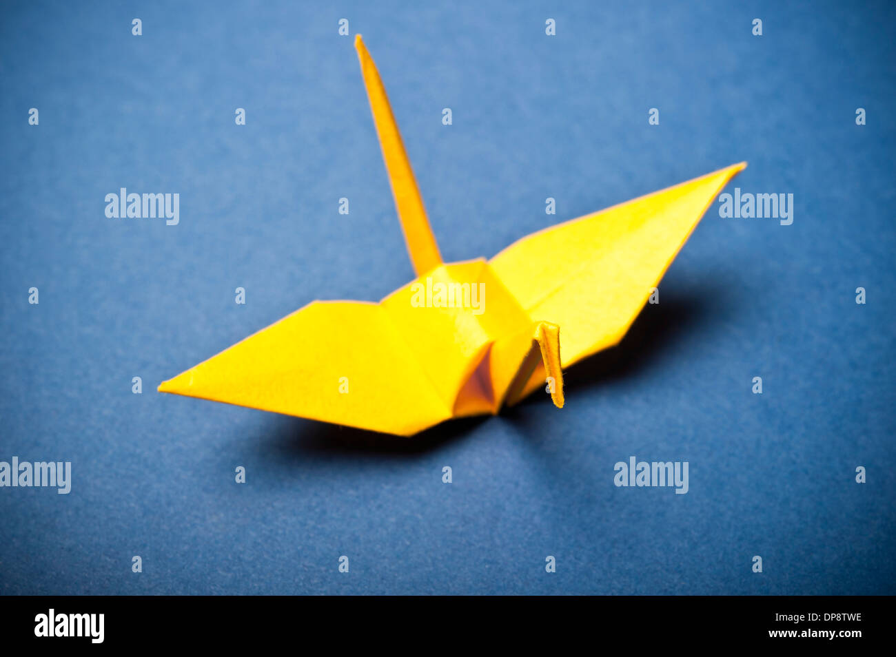 Giallo uccello origami Foto Stock
