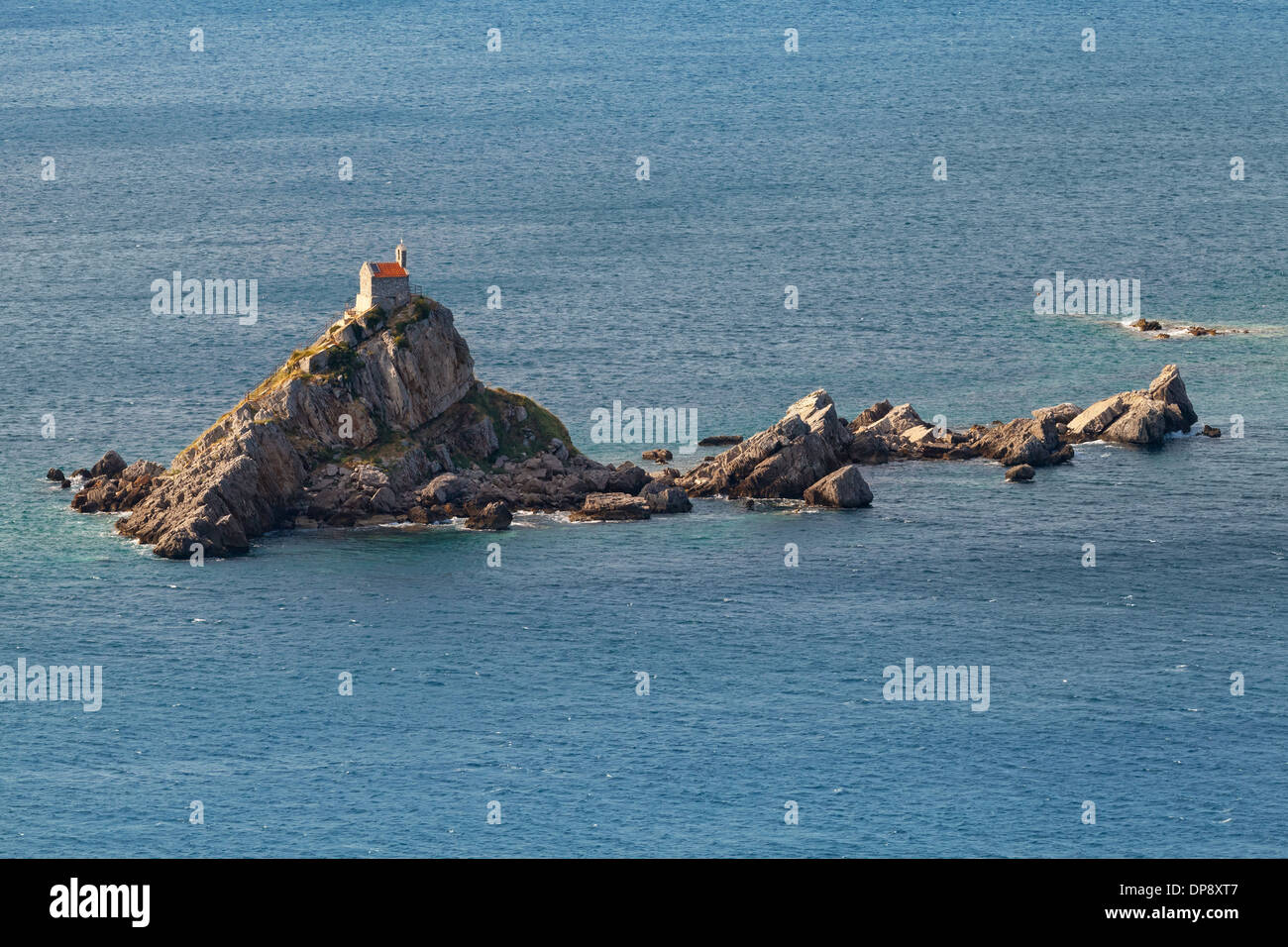 Piccola isola Sveta Nedjelja nel Mare Adriatico, Montenegro Foto Stock