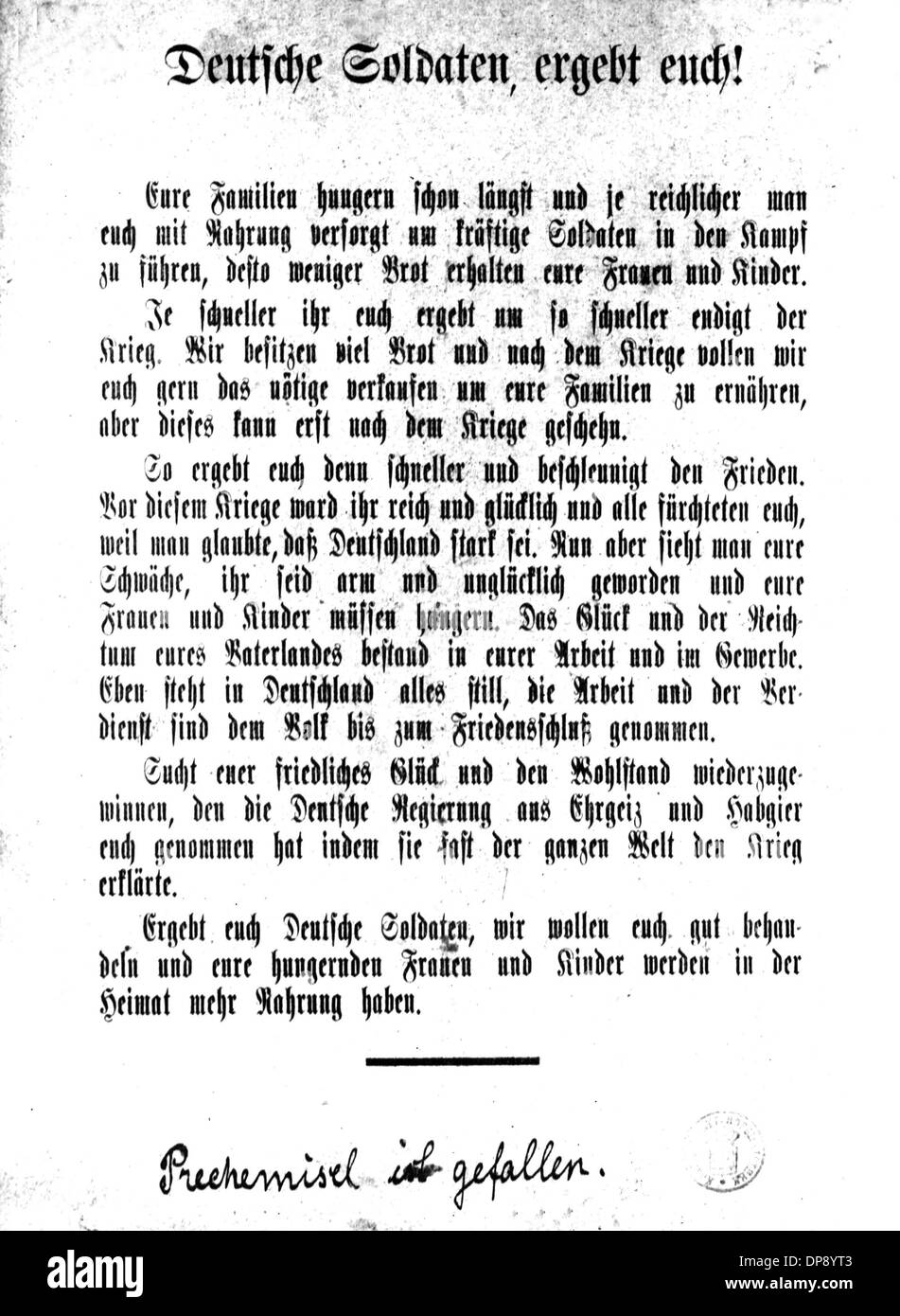 Un russo flyer dal 1915 esige i soldati tedeschi a capitolare. Il mortale colpi da nazionalisti serbi su quello austriaco erede al trono Franz Ferdinand il 28 giugno 1914 in Sarajevo ha causato lo scoppio della Grande Guerra, più tardi per essere chiamato la Prima Guerra Mondiale, nel mese di agosto 1914. Le potenze centrali, vale a dire Germania, Austria-Ungheria e come ben più tardi l'impero ottomano (Turchia) e la Bulgaria contro l'Entente Triplo, consistente di Gran Bretagna, Francia e Russia, nonché numerosi alleati. Il triste risultato della prima guerra mondiale che terminò con la sconfitta delle Potenze centrali: round 8.5 milioni di s Foto Stock