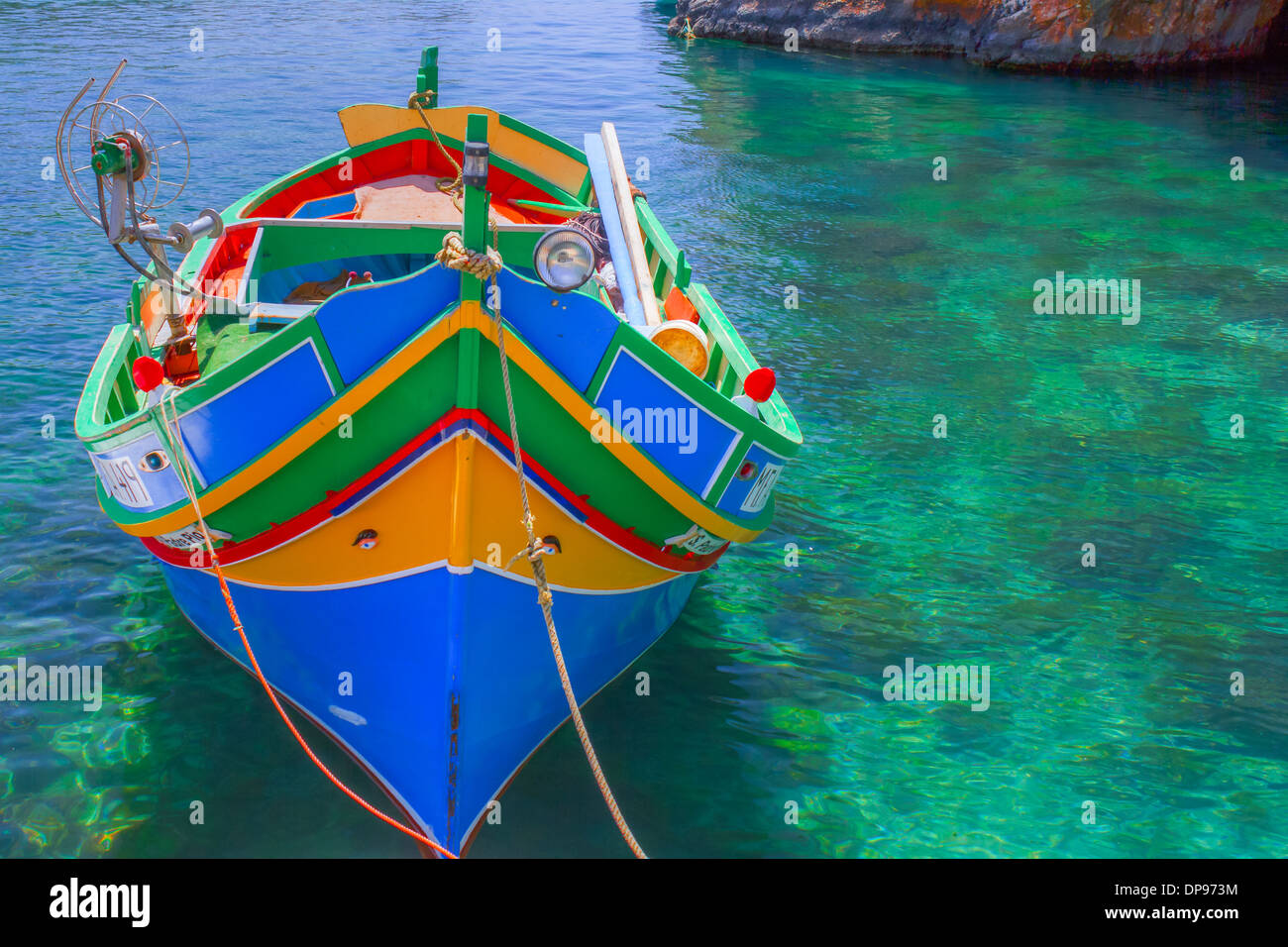 Fischerboot in einer Lagune di Malta Foto Stock