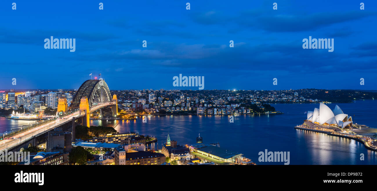 Il Porto di Sydney e la città di notte, Australia Foto Stock