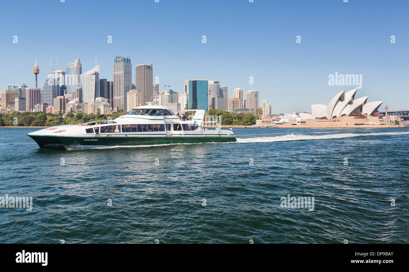 Il Porto di Sydney con il veloce traghetto per la costa Foto Stock