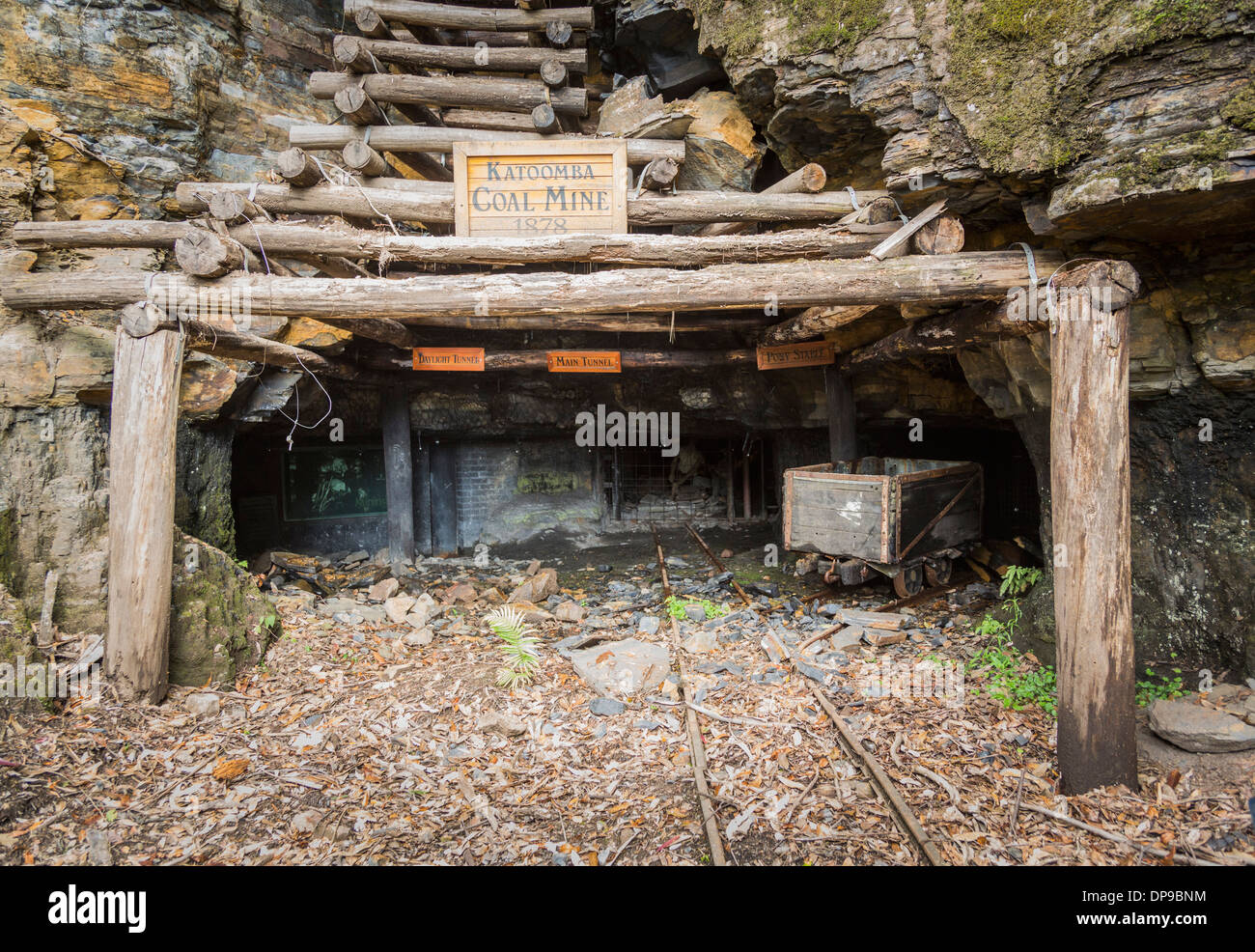 Katoomba della miniera di carbone di ingresso nelle Blue Mountains, Nuovo Galles del Sud, Australia Foto Stock