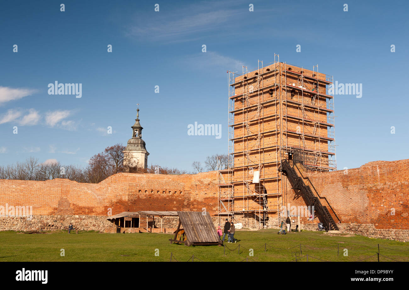 Czersk Castle e bastille in fase di ristrutturazione Foto Stock