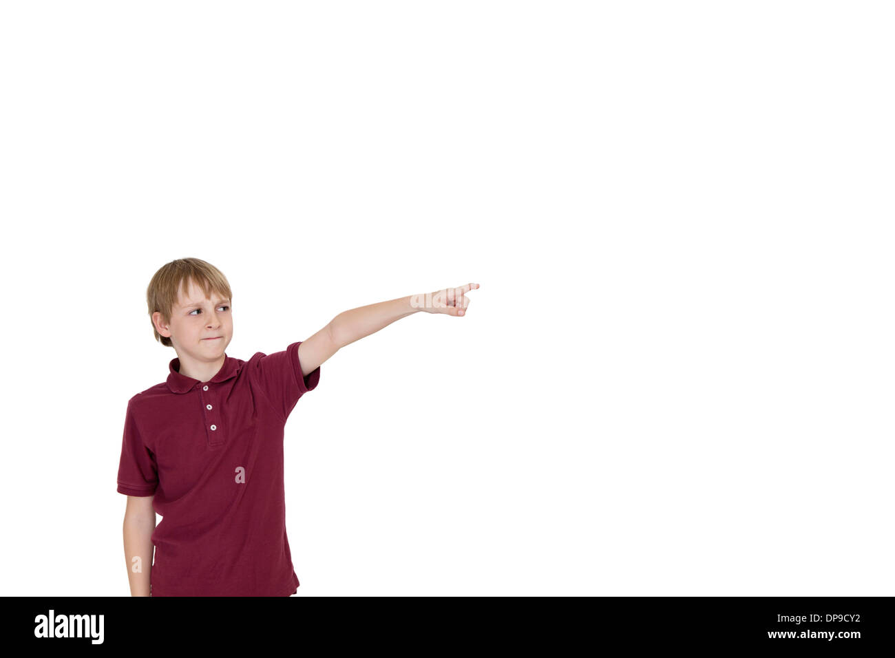 Ragazzo puntando alla copia spazio su sfondo bianco Foto Stock