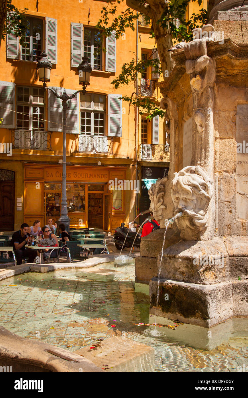 Fontana a Place de l'Hotel de Ville, Aix en Provence, Francia Foto Stock