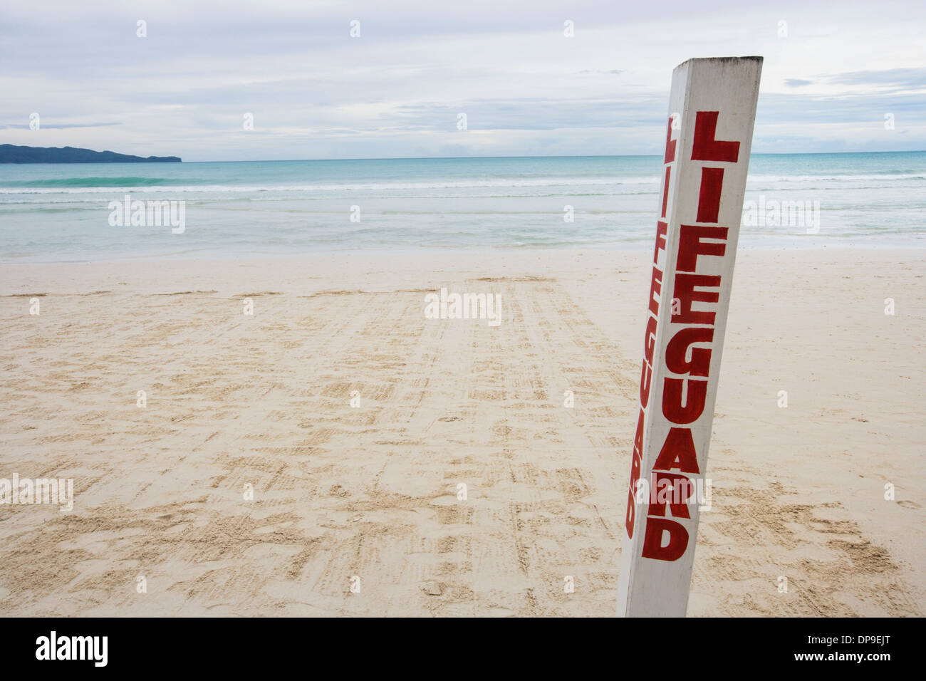 Bagnino scritto su palo a Boracay beach Filippine Foto Stock