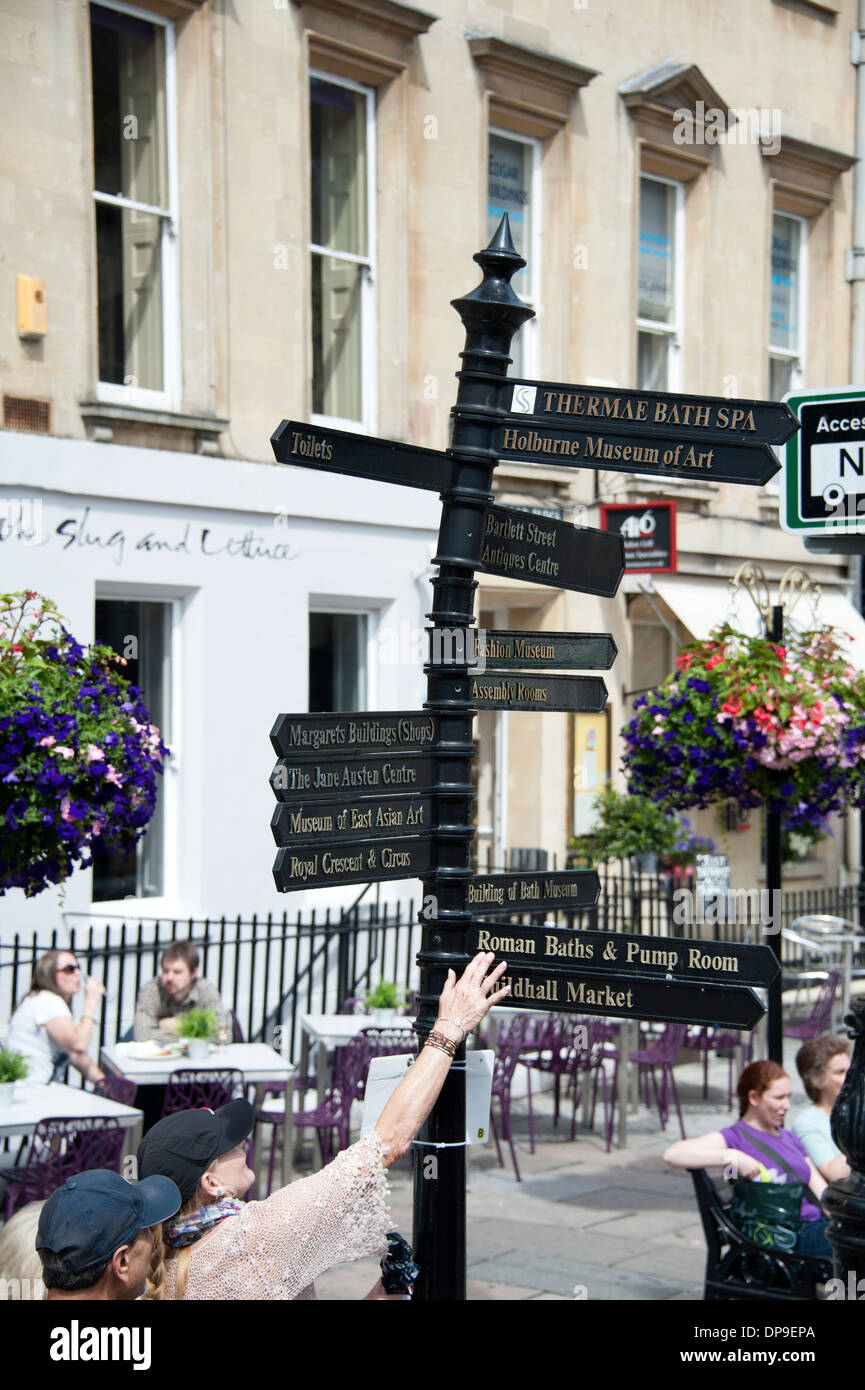 Crooked piegate Informazioni Turistiche segno Bath Somerset REGNO UNITO Foto Stock