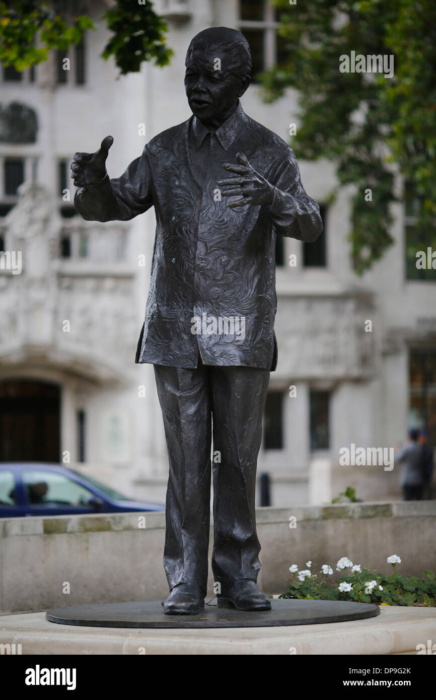 Nelson Mandela statua piazza del parlamento di Londra Foto Stock