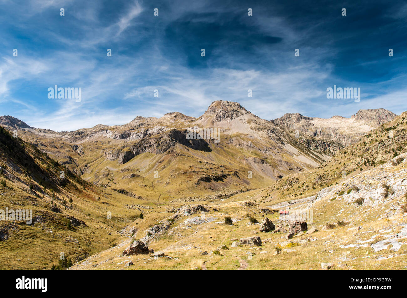 Refugio Labaza nel Rio Ara valle nei Pirenei spagnoli Foto Stock
