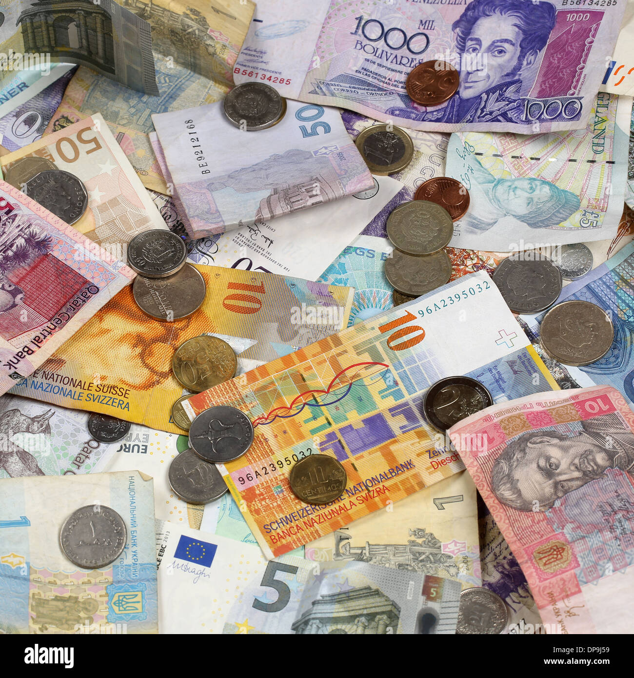 Le banconote e le monete in euro come Euro, Dollaro, Franco Svizzero, Pound e Rubel, donazione Foto Stock
