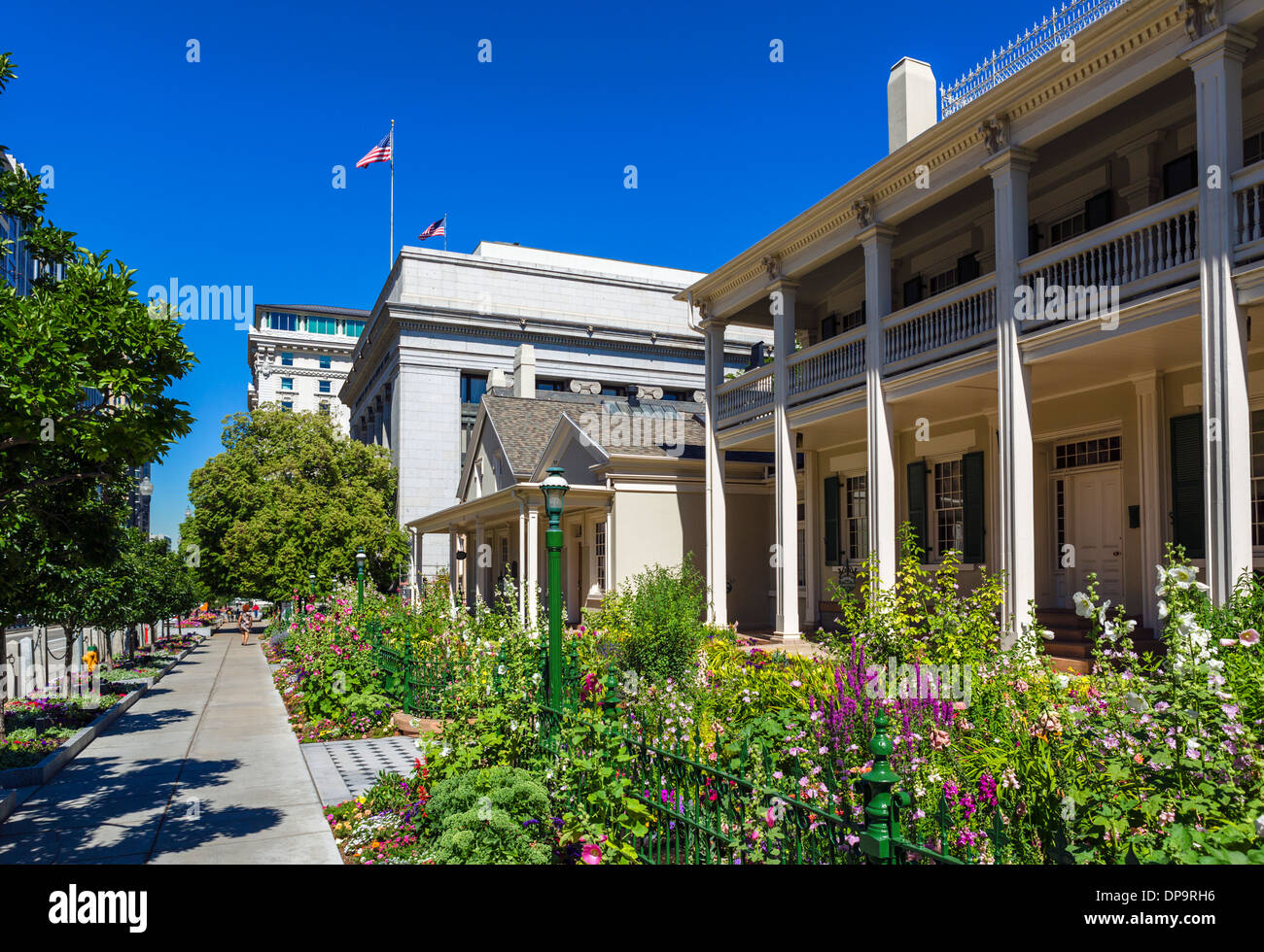 La casa alveare con il leone di casa dietro, case di Brigham Young, Sud Est Temple Street, Salt Lake City, Utah, Stati Uniti d'America Foto Stock