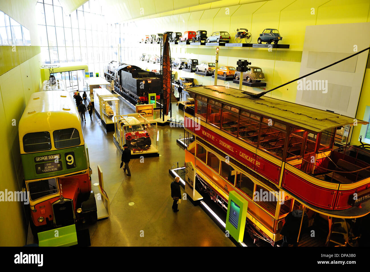 Vista generale degli interni della nuova Riverside al Museo dei Trasporti di Glasgow, Scozia Foto Stock