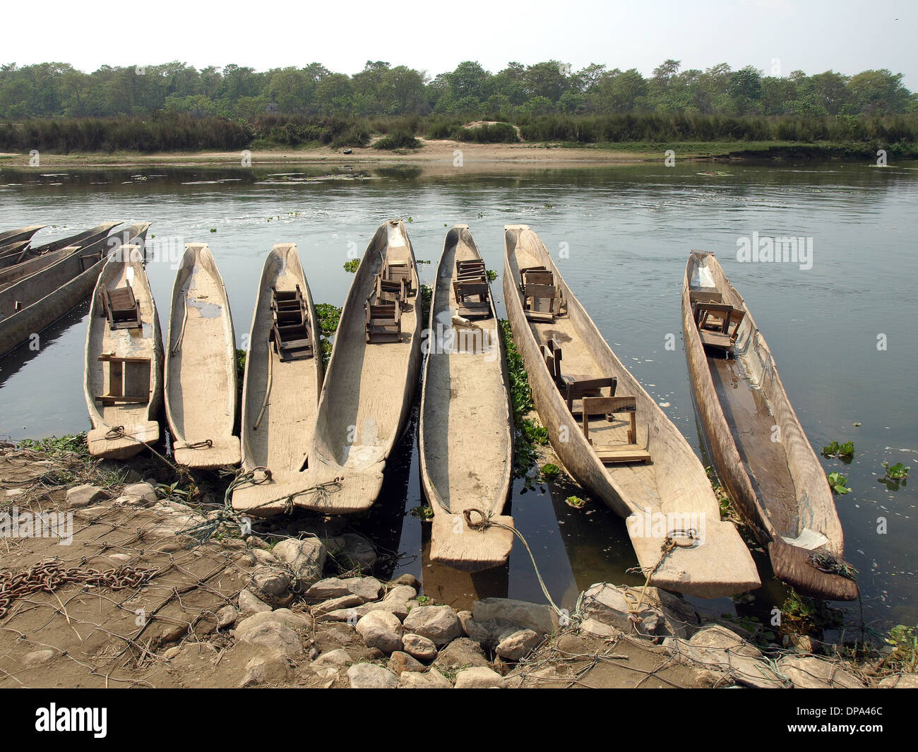 Barca nazionale per un viaggio lungo il fiume di Chitwan, Nepal Foto Stock