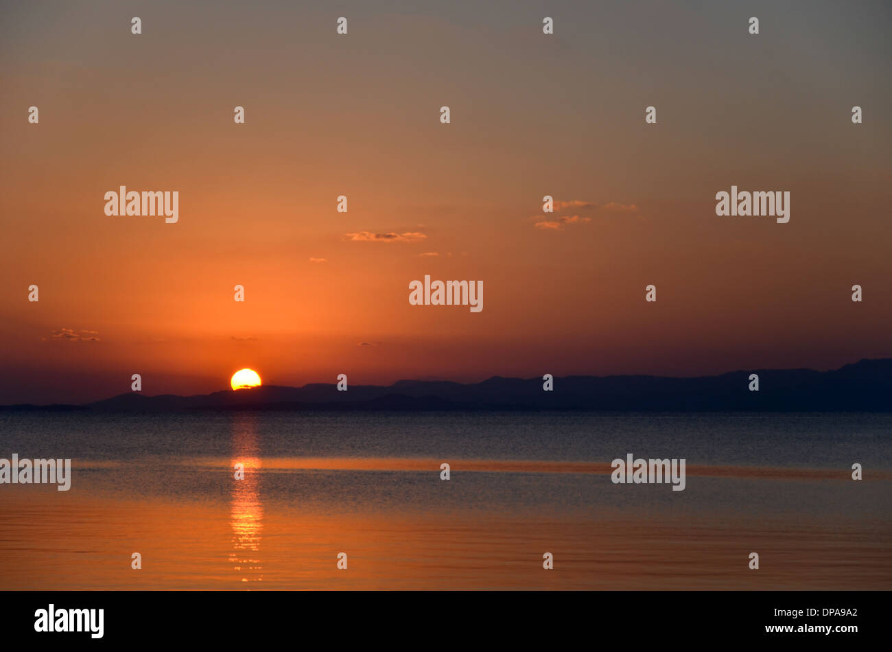 Tramonto tropicale a Nagura Bay presso l'isola giapponese Ishigaki. Foto Stock