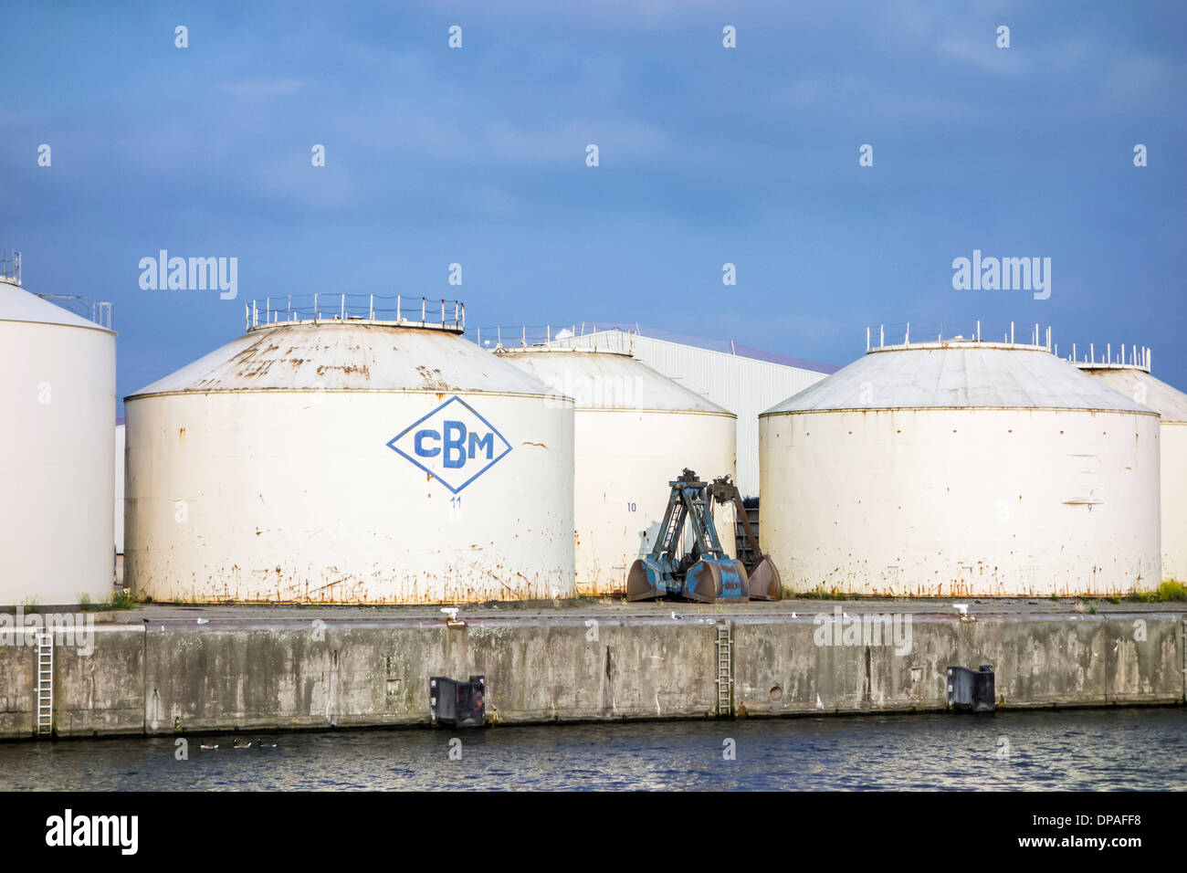 Lo stoccaggio in bulk silos di la Compagnie belge de Manutention / CBM / Sea-Invest presso il porto di Gand, Fiandre Orientali, Belgio Foto Stock