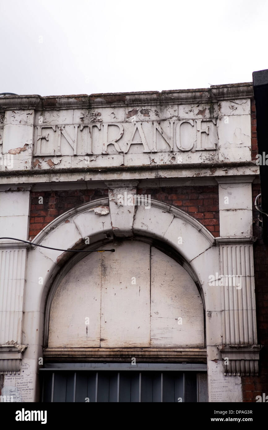 Tubo in disuso ingresso, campi di Highbury, Islington, Londra Nord, Regno Unito, Gran Bretagna, Inghilterra Foto Stock