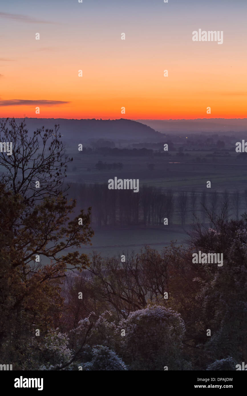 Il tramonto del Somerset livelli presi da Walton Hill sulla Polden Hills Foto Stock