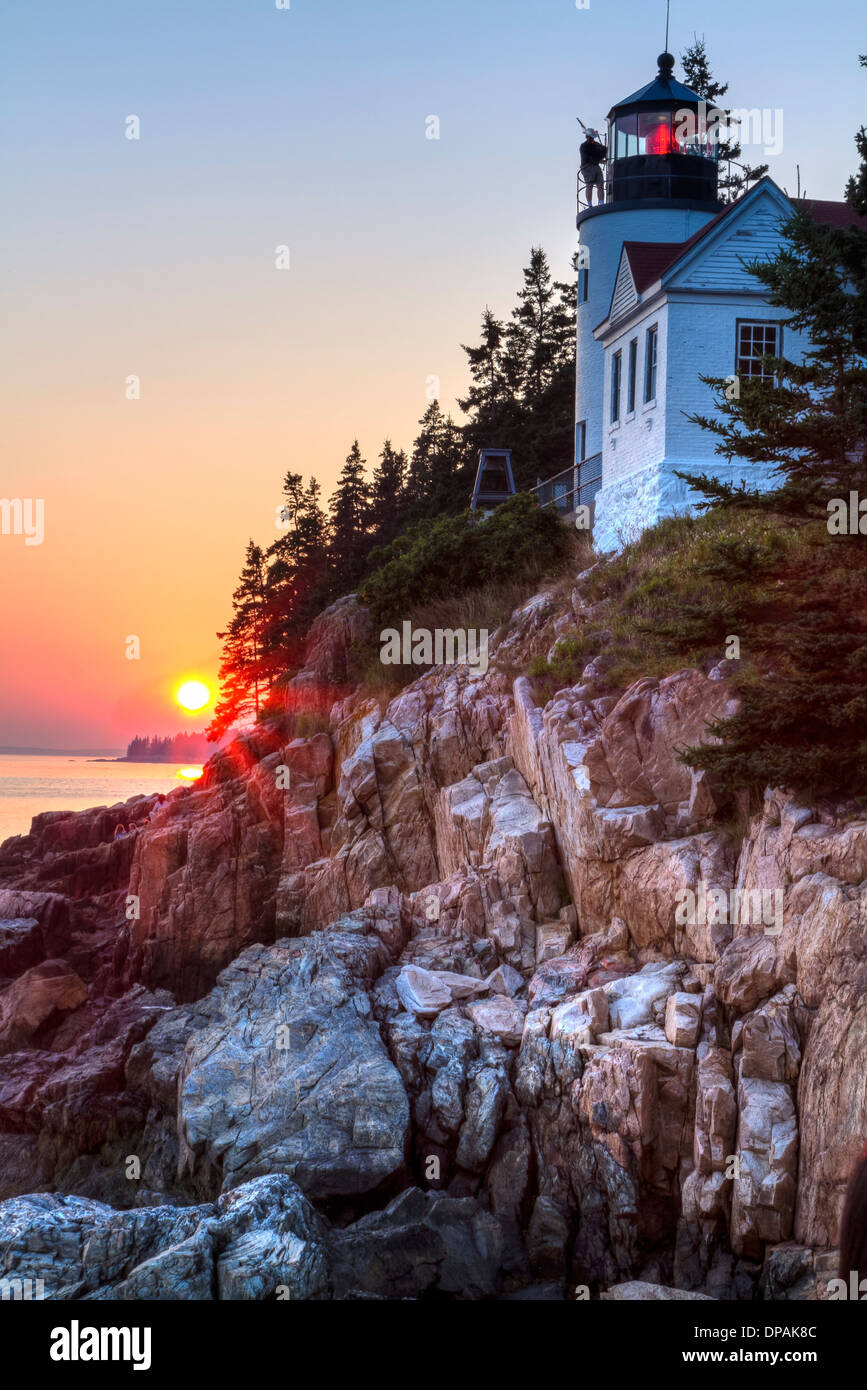 Tramonto al porto basso faro nel Parco Nazionale di Acadia sull'isola di Mount Desert, Maine Foto Stock