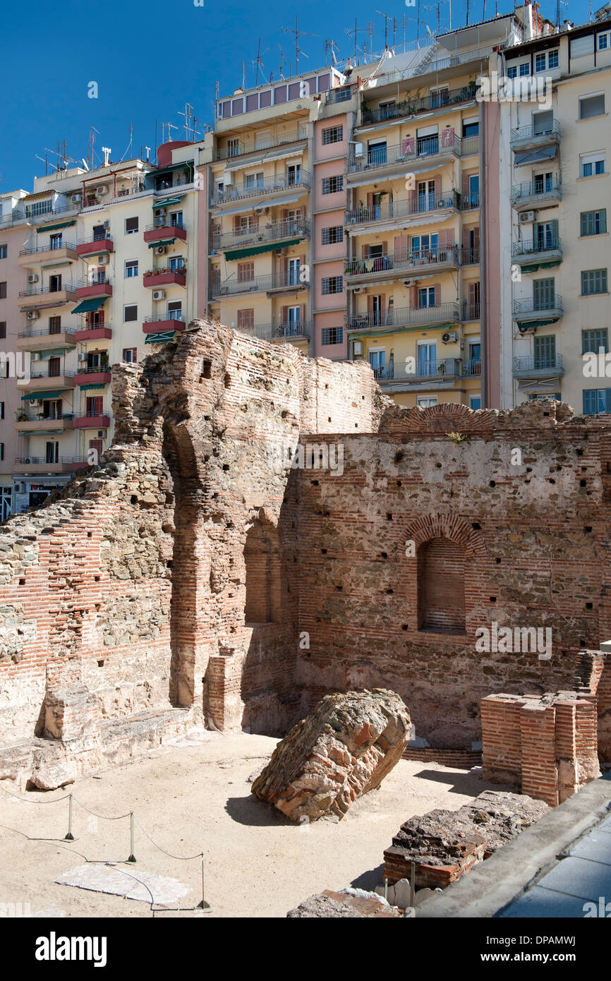 Rovine del romano-era il Palazzo Imperiale di Galerio sulla piazza Navarinou a Salonicco, Grecia Foto Stock