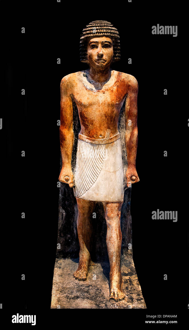 Uomo in piedi la statua di un funerale Egitto 2350 BC Foto Stock