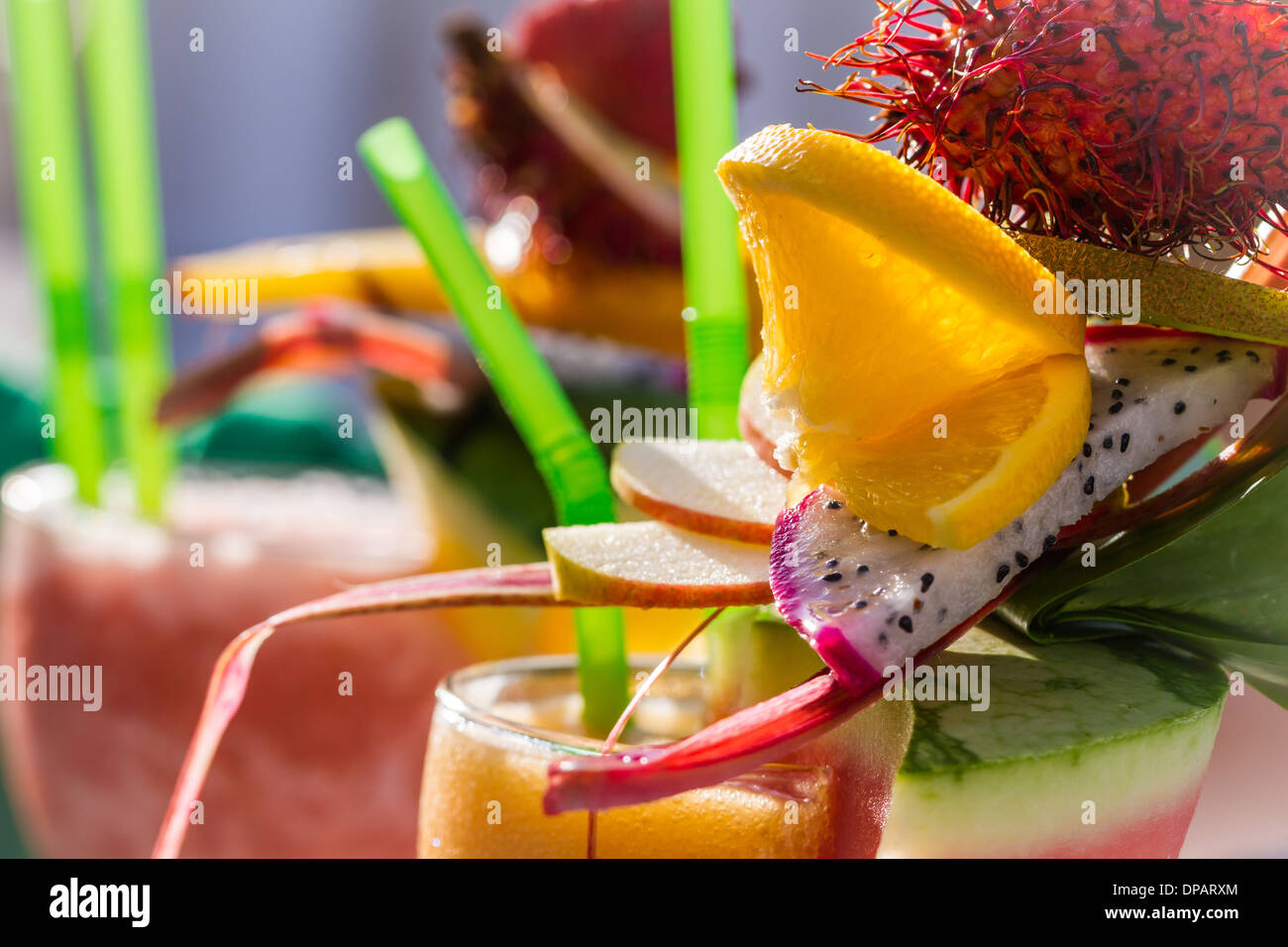 Bere con cocomero e frutta fresca Foto Stock