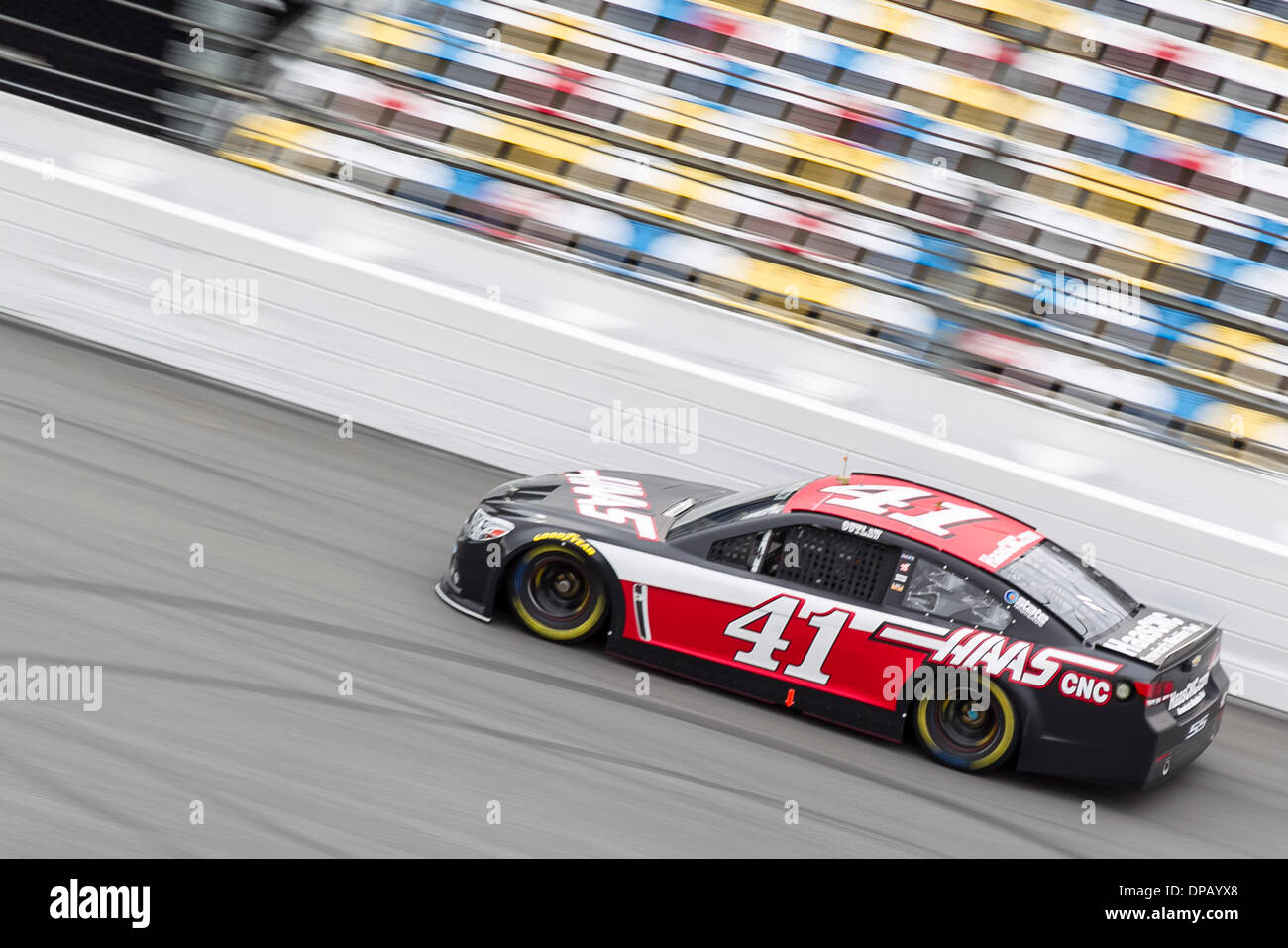 Daytona Beach, FL, Stati Uniti d'America. Decimo gen, 2014. Daytona Beach, FL - Jan 10, 2014: Kurt Busch prende il via per la preseason Thunder test al Daytona International Speedway di Daytona Beach, FL. Credito: csm/Alamy Live News Foto Stock